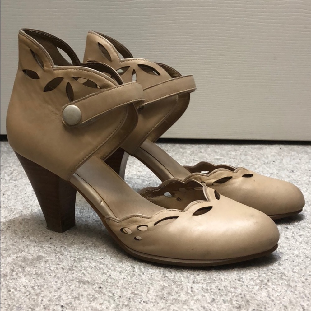 Miz Mooz brand nude color, pump